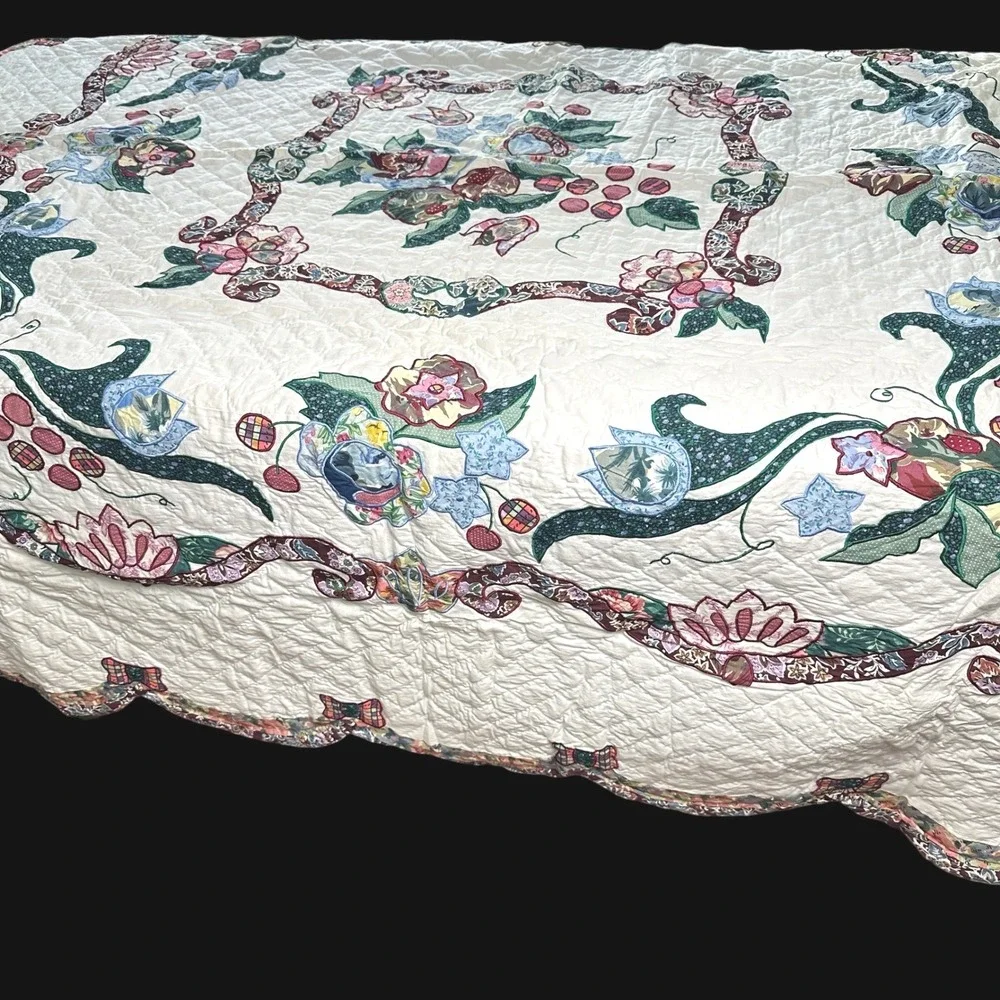 Handmade Floral Appliqué Quilt Set White 86x86 & 2‎ Pillowcases Scalloped Edges